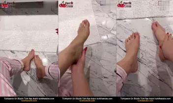 Ayak Fetiş videosu Zeus ayakları yağla ıslatır ve sergiler