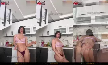 Berfe Ece Talin Mutfağın İçinde Çıplak Olarak Dans Ediyor