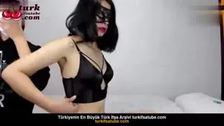 Cazibe ablasını ağzına alıp yüzüne boşalır