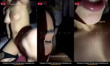 Genç bir kız çıplak canlı yayında anal seks yapıyor