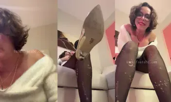 Karolin Fişekci Patreon ifşa Tabanlar ve siyah külotlu çoraplar