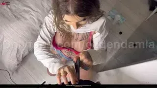 Kız üvey kardeşim çıplak sakinleştirici bir şekilde ablamın arkasını döndürüyor