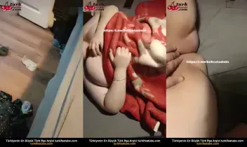 Koca karısı gibi seksi bir kadınla seks yapıyor