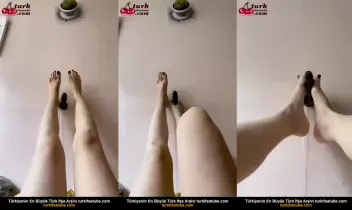 Lilithskids Duvara saplanan dildoyu ayaklarıyla sıvazladı