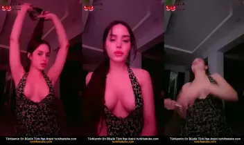Loş Işıklar altında çıplak bir şekilde dans eden seksi tango bayanı ifşa edildi