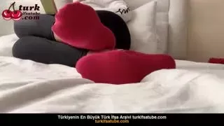 Mistress Ayeste Koltukta Çıplak Ayağını Gösteriyor