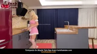 Sakso Yapan Hizmetçi Ev Sahibini Tatmin Eder