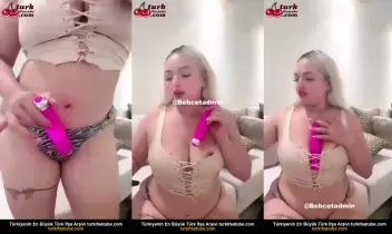 Sıcak kadın vibratörle canlı yayın