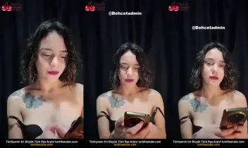 Sude Çıplak Görünüme Devam Ediyor