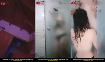 Üvey Abla Çıplak Duşta Oral Yaptı